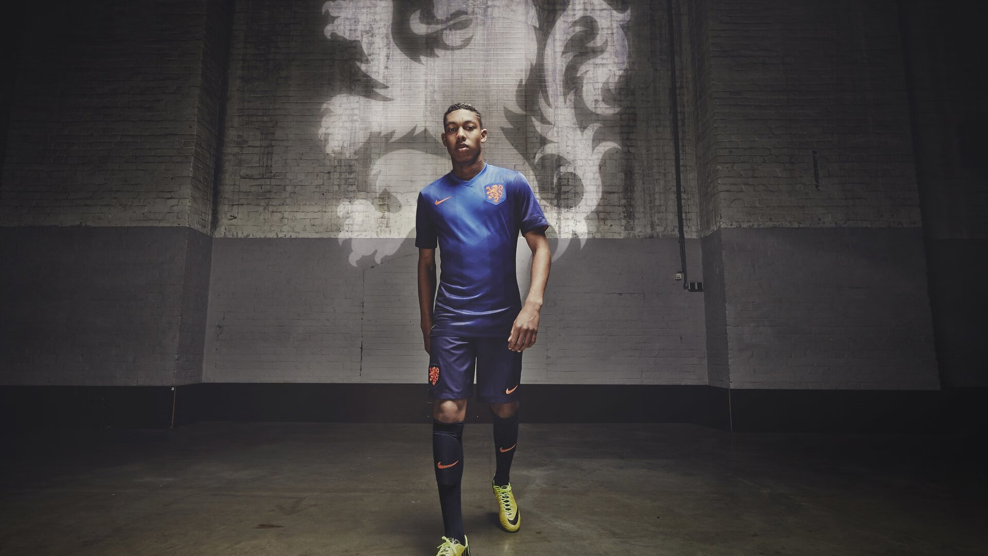 林丹为羽毛球训练营担任客座导师，林丹羽毛球训练视频