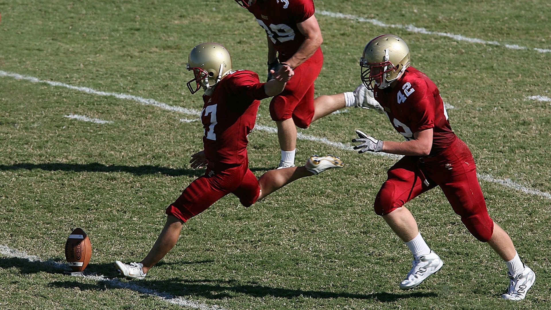 九游游戏中心下载-_F1赛车赛：惊险瞬间记录了速度的极限_，f1赛车极速测试